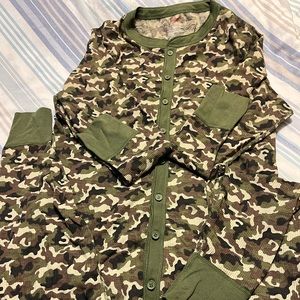 Men’s Camo Onezee by Hanes, size M